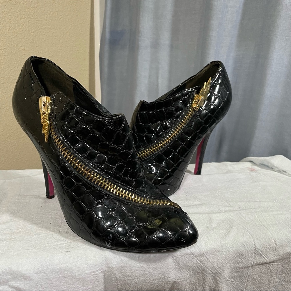 Betsey Johnson black shiny gold zipper bootie heels